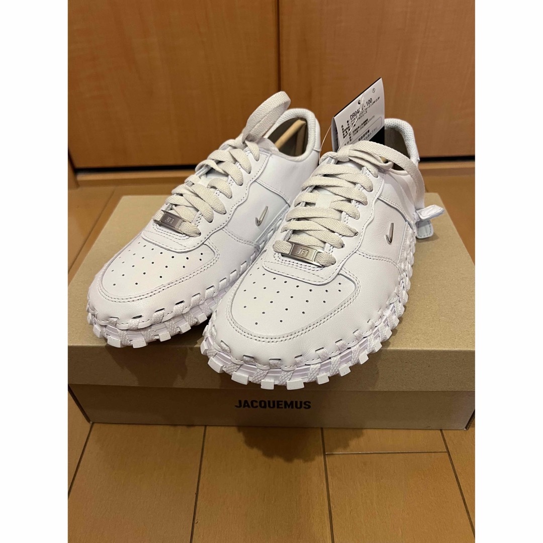 NIKE(ナイキ)のJacquemus × Nike WMNS J Force 1 Low LX  レディースの靴/シューズ(スニーカー)の商品写真