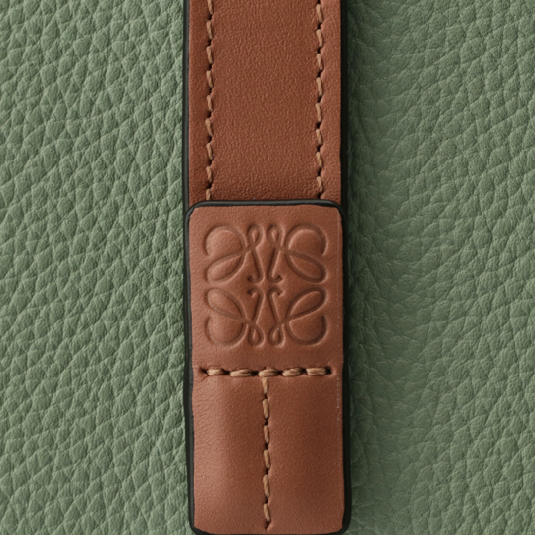 LOEWE - ロエベ LOEWE 財布 二つ折り コンパクト ジップ LOEWE - ロエベ LOEWE 財布 二つ折り コンパクト ジップ