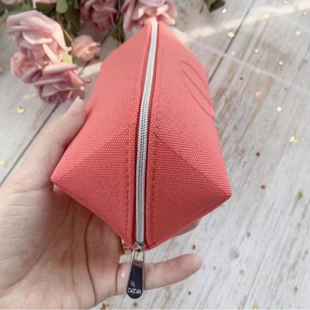 Christian Dior 新品 ディオール ノベルティ スクエア ピンク ポーチ 正規品の通販 by ☆|クリスチャンディオールならラクマ Dior ディオール ノベルティ ポーチ ピンク