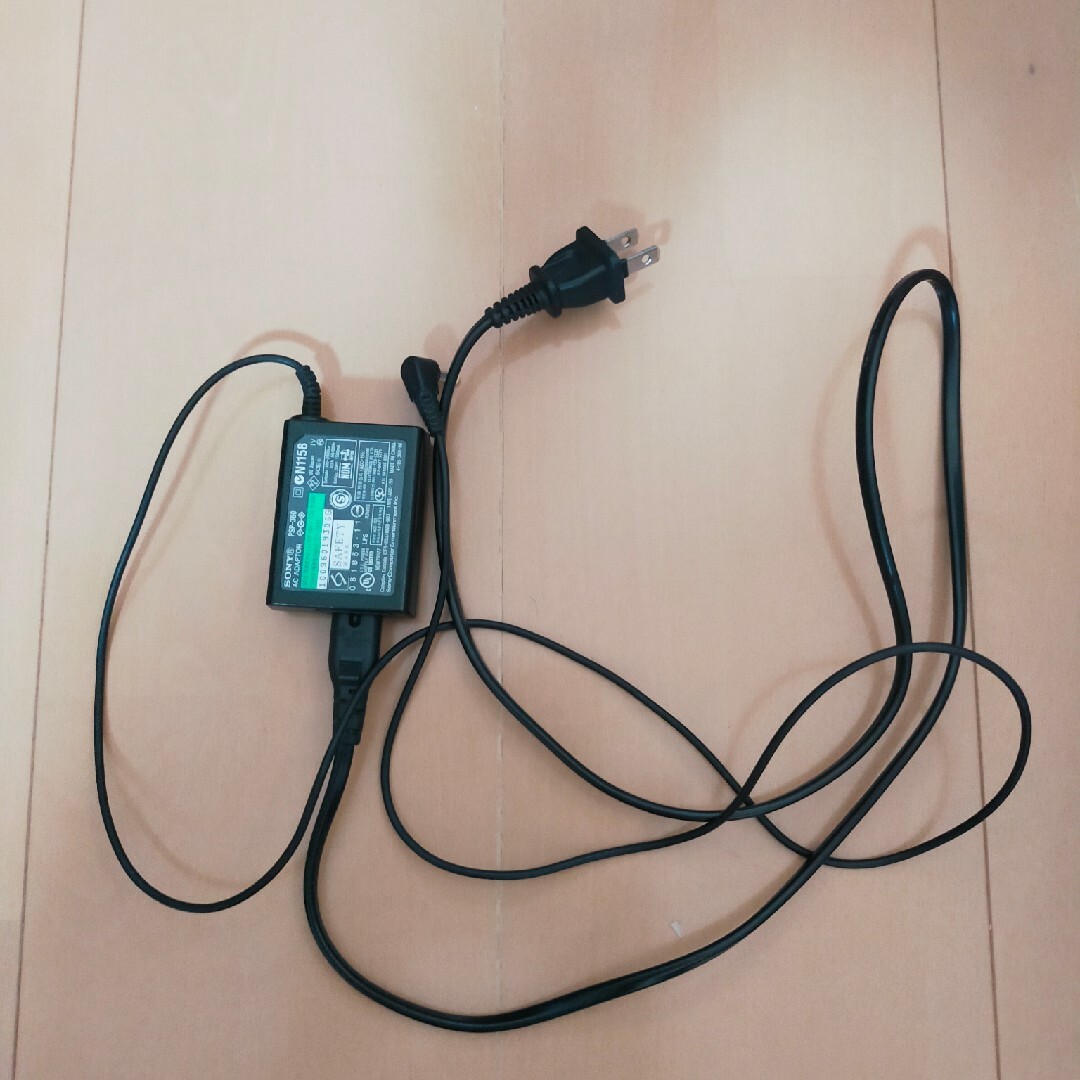 PSP　純正　充電器 エンタメ/ホビーのゲームソフト/ゲーム機本体(携帯用ゲーム機本体)の商品写真