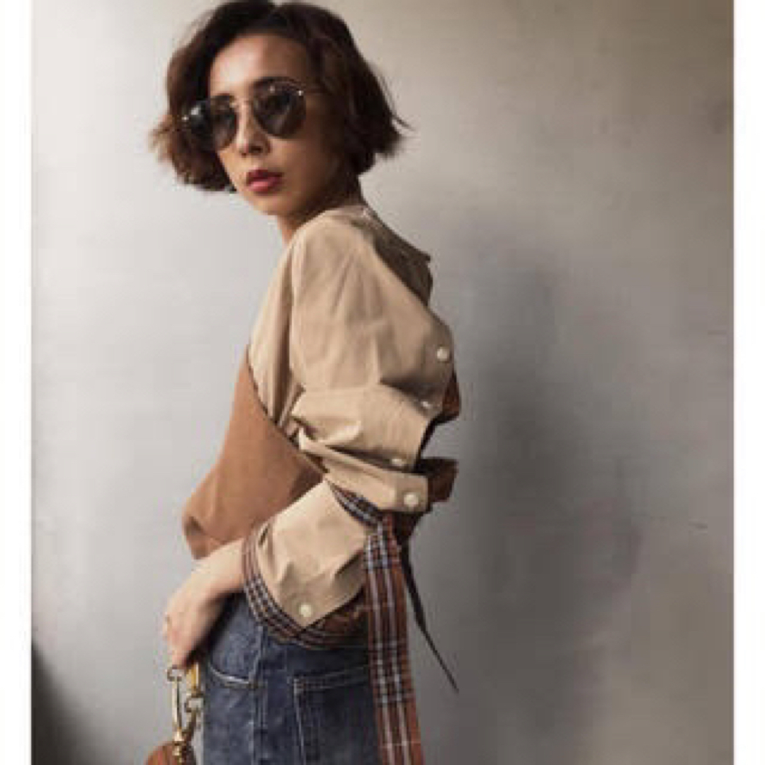 Ameri VINTAGE(アメリヴィンテージ)のAMERI ONE SHOULDER DOCKING SHIRTS 最終値下げ レディースのトップス(シャツ/ブラウス(長袖/七分))の商品写真