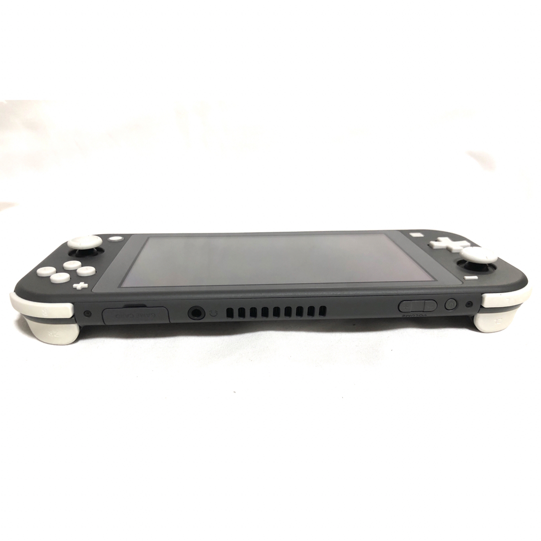 Nintendo Switch(ニンテンドースイッチ)のNintendo switch light グレー　超美品！ エンタメ/ホビーのゲームソフト/ゲーム機本体(携帯用ゲーム機本体)の商品写真