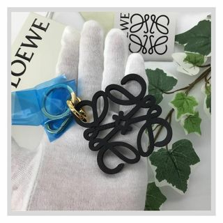 ロエベ(LOEWE)のロエベ アナグラム チャーム　キーホルダー ローズマリー×ブラック レザー(チャーム)