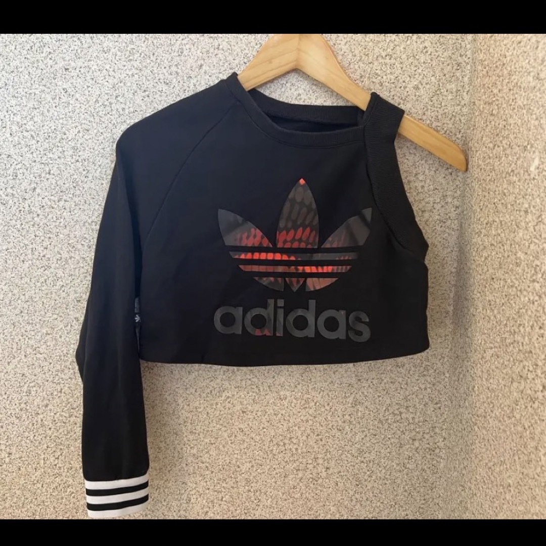 adidas(アディダス)のアディダス　スウェット [CUT OUT SWEATER] レディースのトップス(トレーナー/スウェット)の商品写真