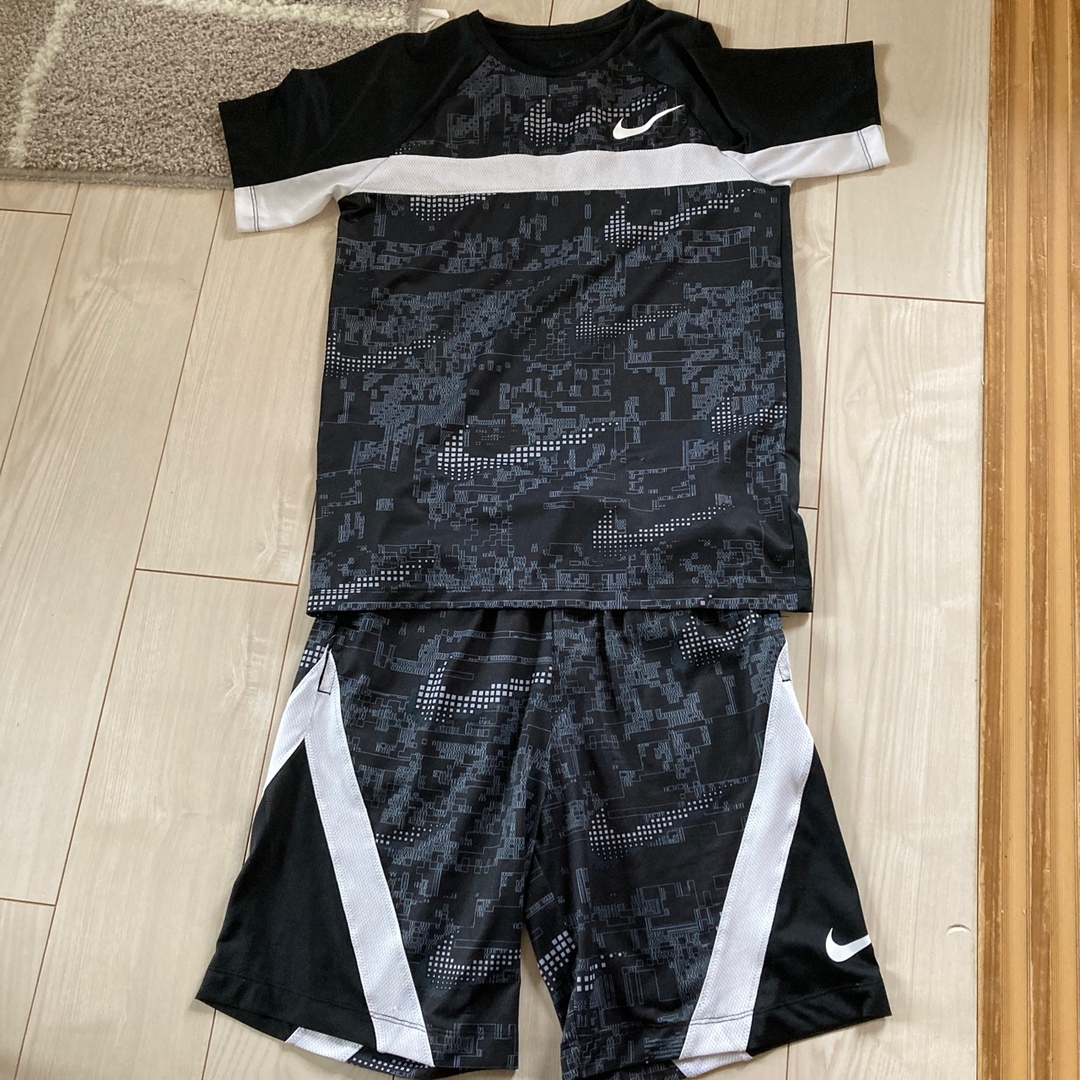 NIKE(ナイキ)のNIKE ジュニアL 上下セット キッズ/ベビー/マタニティのキッズ服男の子用(90cm~)(Tシャツ/カットソー)の商品写真