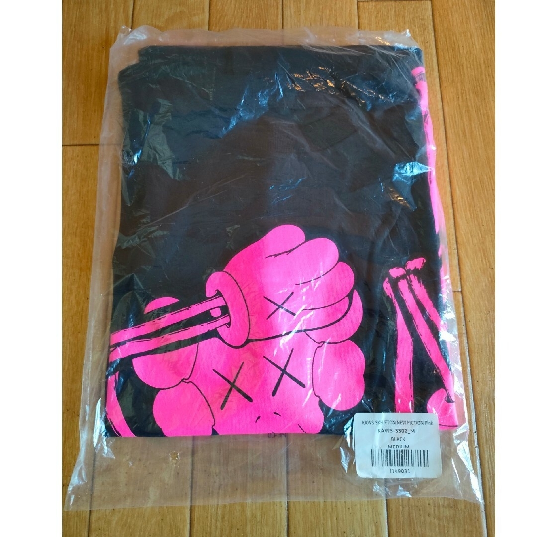 国内未発売 カウズ ピンク スケルトン Tシャツ KAWS 割引販売中 メンズ