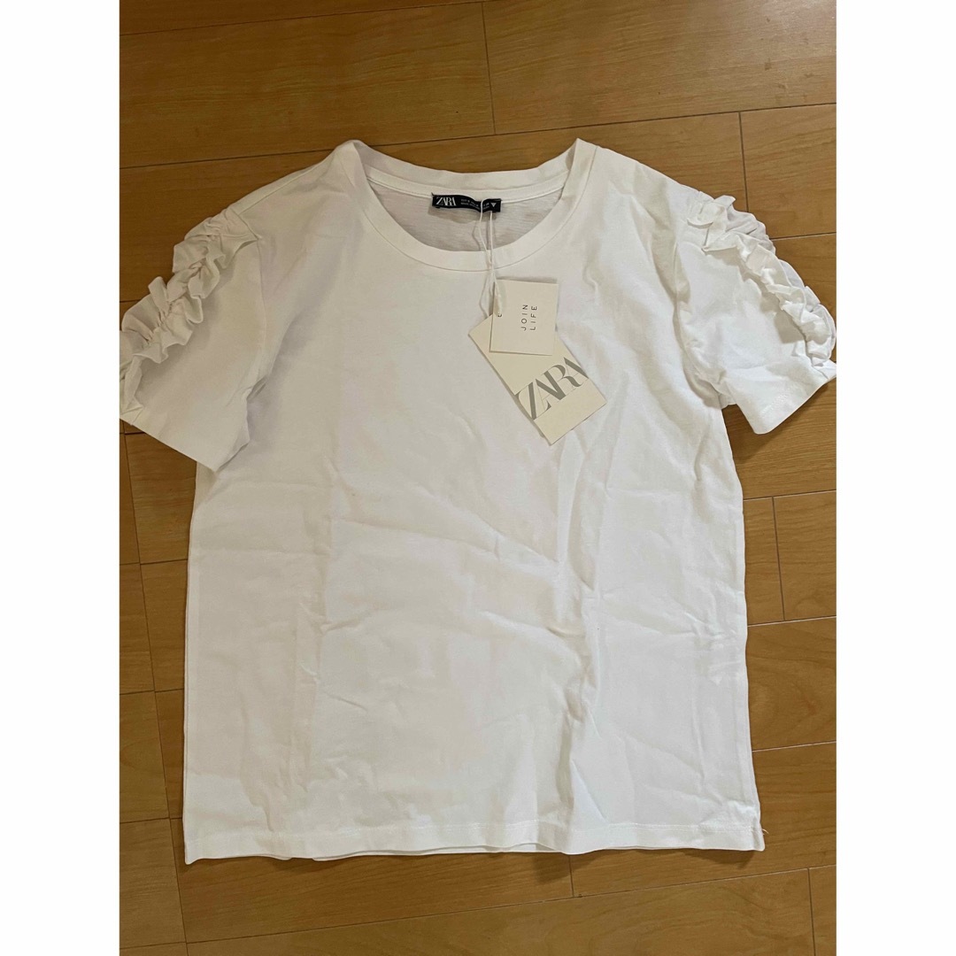 ZARA(ザラ)のZARA フリルTシャツ 新品 レディースのトップス(Tシャツ(半袖/袖なし))の商品写真
