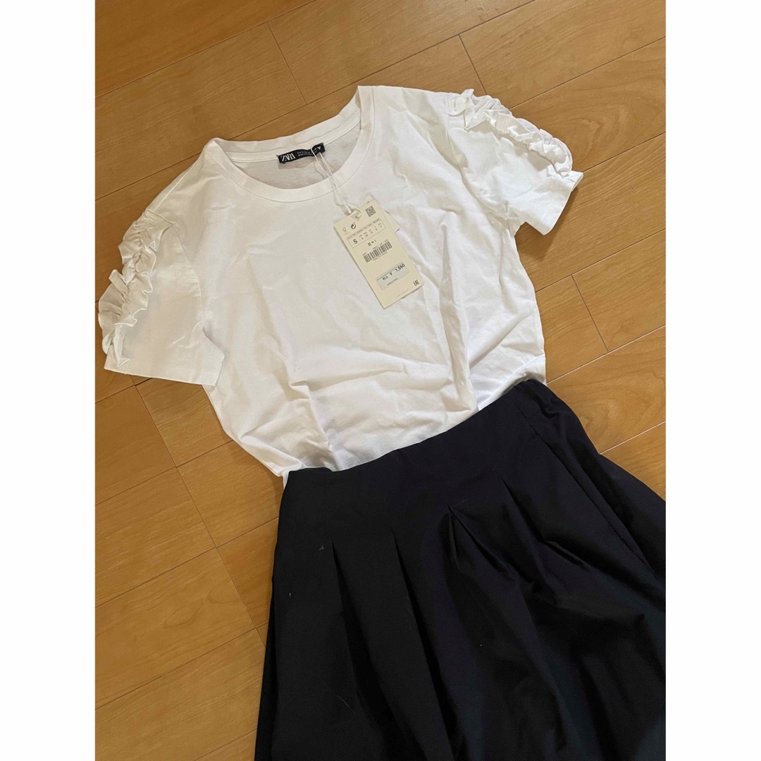 ZARA(ザラ)のZARA フリルTシャツ 新品 レディースのトップス(Tシャツ(半袖/袖なし))の商品写真