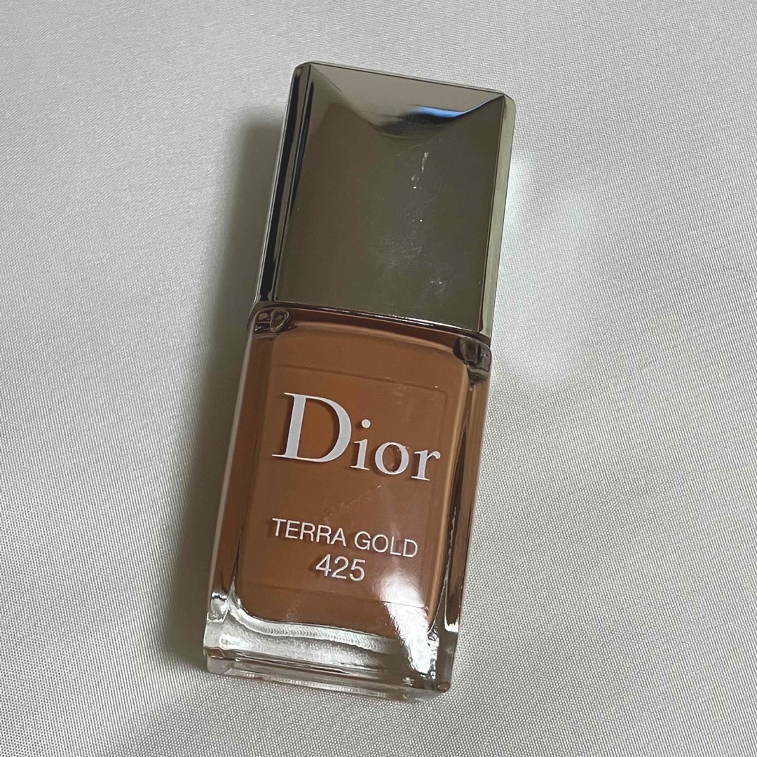 Christian Dior(クリスチャンディオール)の【Dior】ディオール ヴェルニ　425 TERRA GOLD ネイルポリッシュ コスメ/美容のネイル(マニキュア)の商品写真