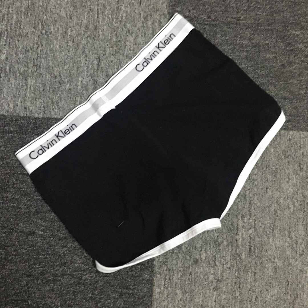 Calvin Klein   カルバンクライン レディース ショートパンツ 黒 Mの