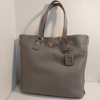 プラダ(PRADA)のプラダ ロゴ金具 トートバッグ ラージ レザー グレー(トートバッグ)