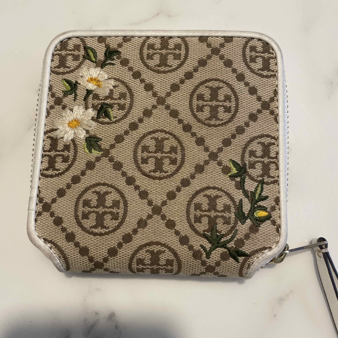 Tory Burch(トリーバーチ)のトリーバーチ　二つ折り　財布 レディースのファッション小物(財布)の商品写真