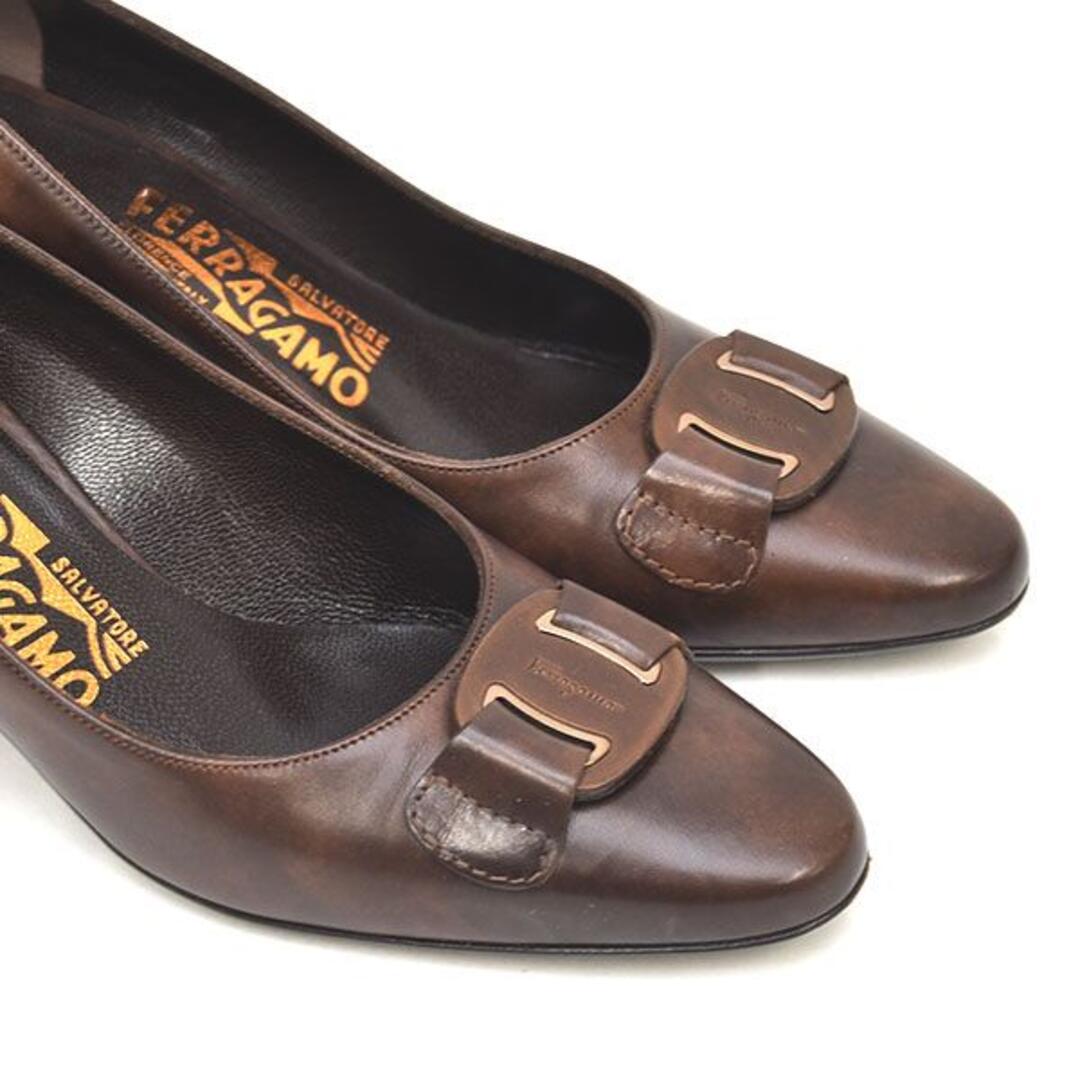 Salvatore Ferragamo - 美品♪フェラガモ ロゴバックル パンプス 5.5D