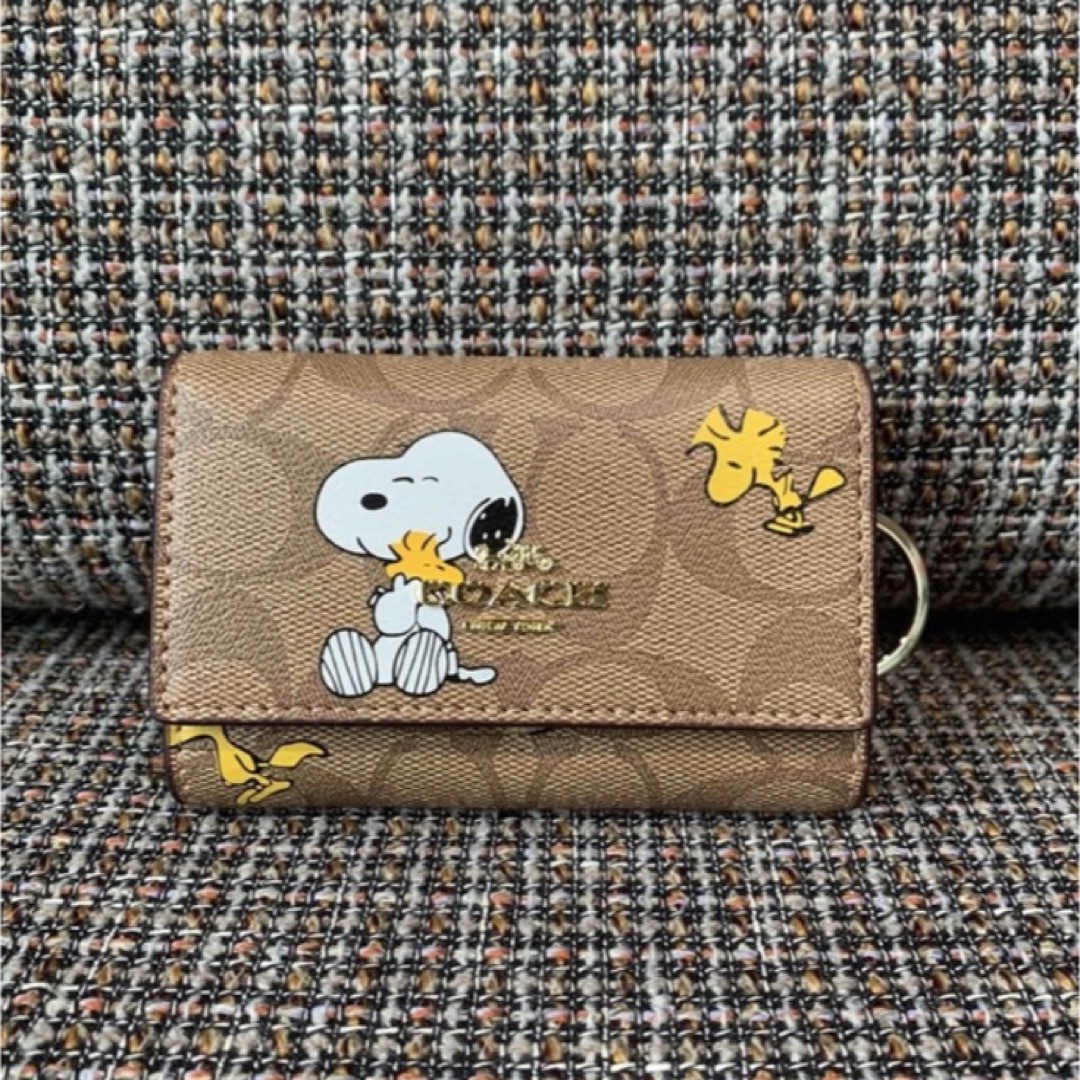 coach スヌーピー　キーケース　新品　プレゼント　レディース