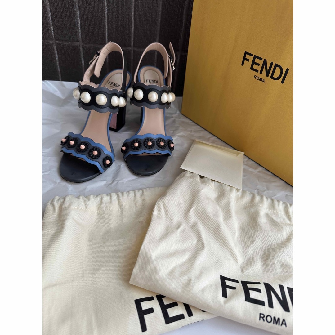 FENDI(フェンディ)の最終値下げ fendi  サンダル　22.5cm 35 ブランドサンダル レディースの靴/シューズ(サンダル)の商品写真