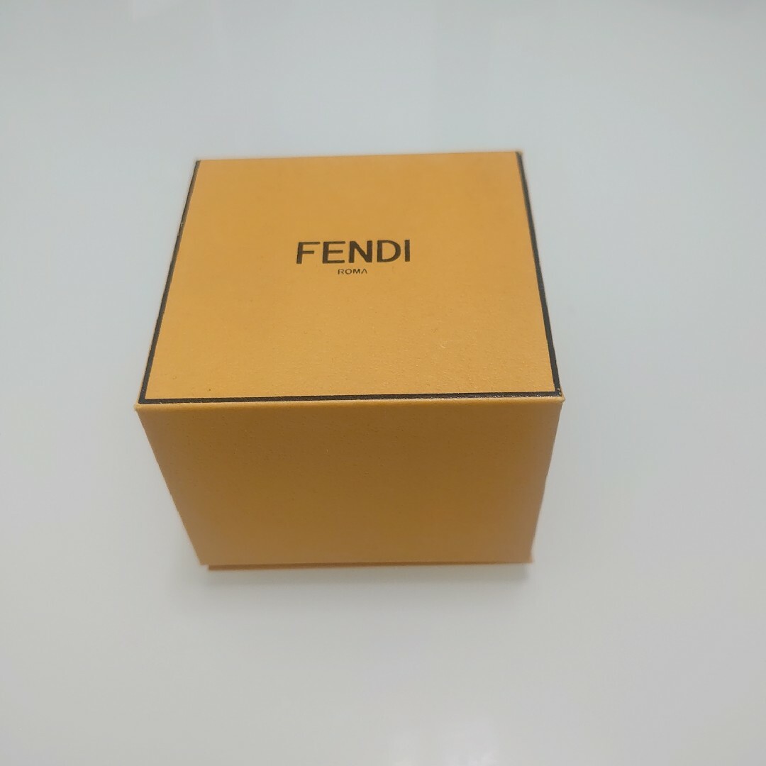 10000 円 当店一番人気 FENDI BAG ロゴ刻印 バッグバグズ リング BUGS
