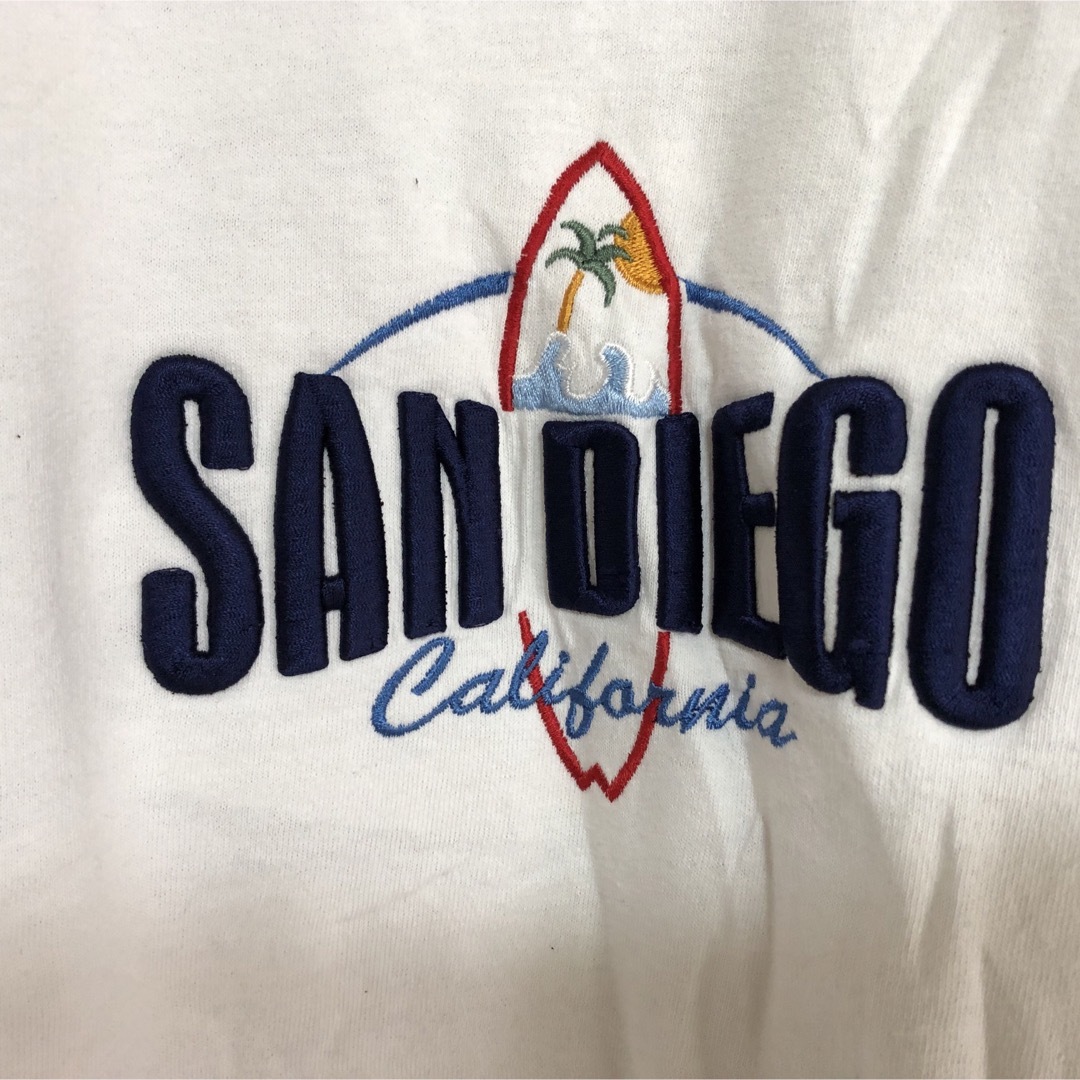 GILDAN(ギルタン)の【ギルダン】半袖白Tシャツ　サンディエゴ　サーフボード　刺繍　カリフォルニア49 メンズのトップス(Tシャツ/カットソー(半袖/袖なし))の商品写真