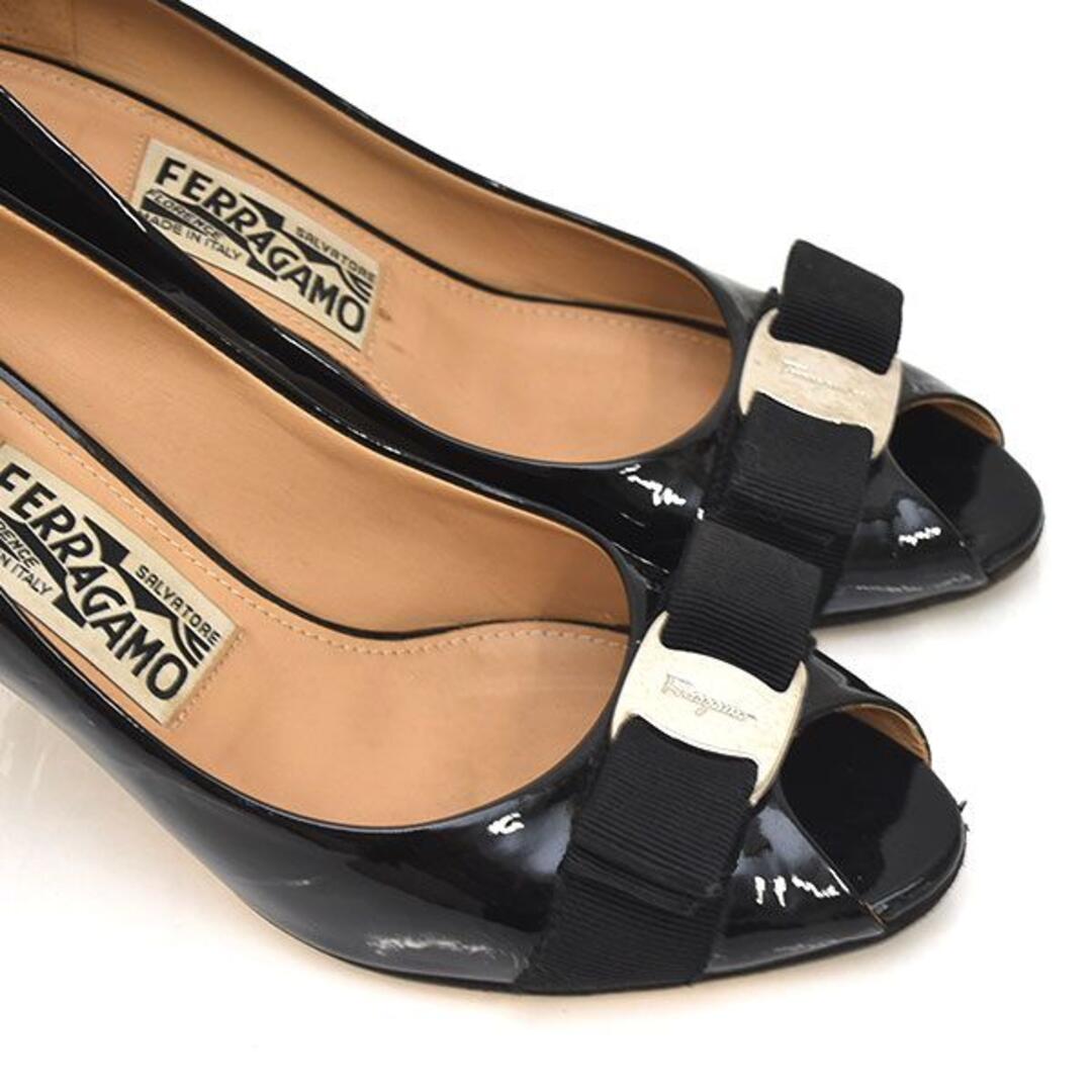 Salvatore Ferragamo(サルヴァトーレフェラガモ)のフェラガモ ヴァラリボン オープントゥ パンプス 7C(約24-24.5cm) レディースの靴/シューズ(ハイヒール/パンプス)の商品写真