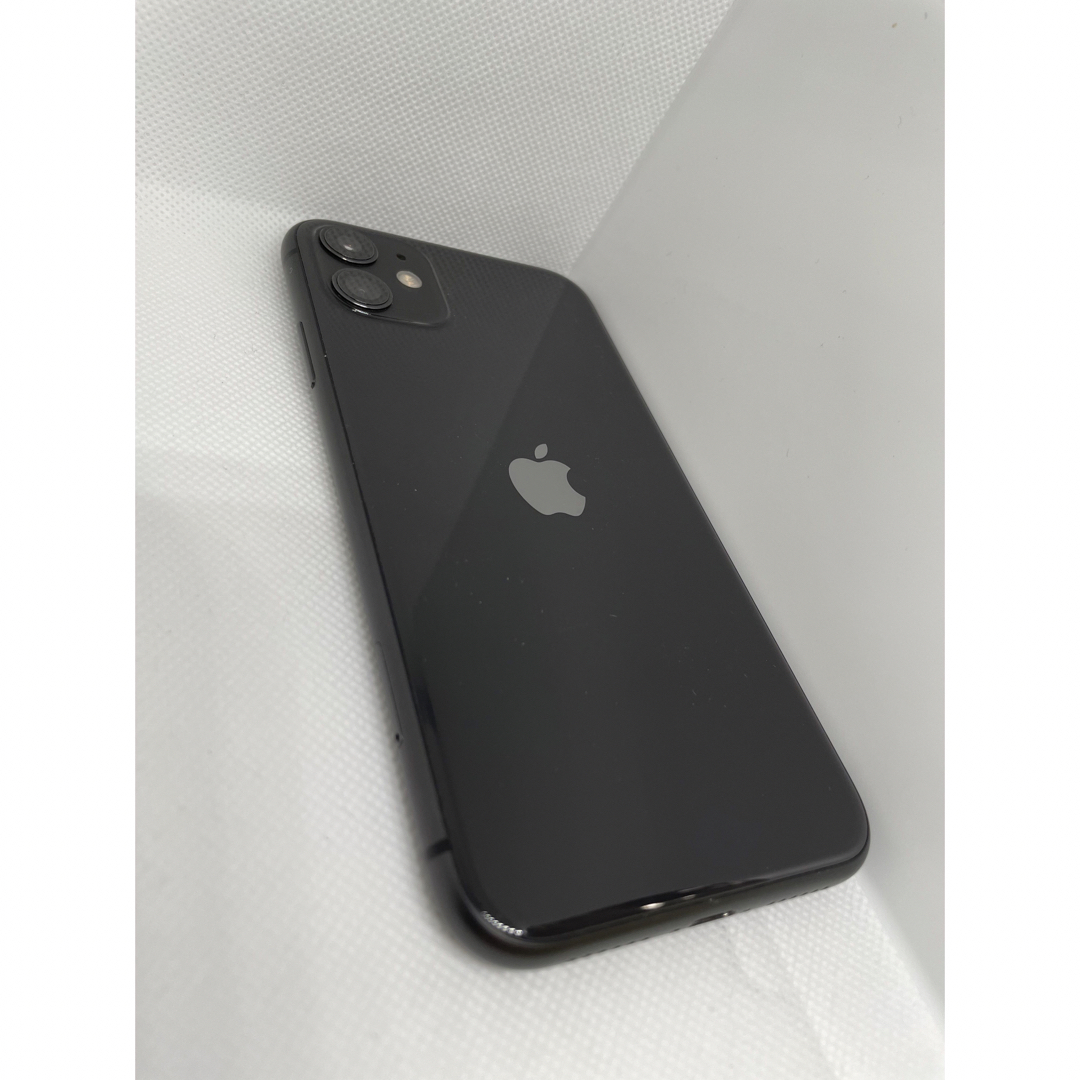 iPhone(アイフォーン)のiPhone 11  ブラック　64GB SIMフリー　ジャンク品 スマホ/家電/カメラのスマートフォン/携帯電話(スマートフォン本体)の商品写真