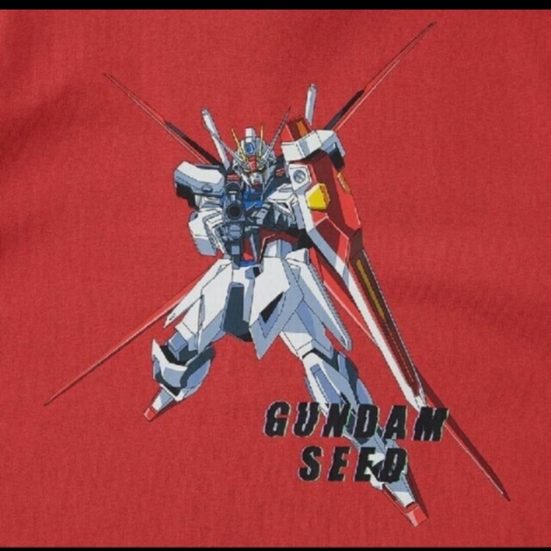 GU(ジーユー)のGUガンダムSEED赤160サイズtシャツ160サイズですが身幅かなりあります エンタメ/ホビーのおもちゃ/ぬいぐるみ(キャラクターグッズ)の商品写真