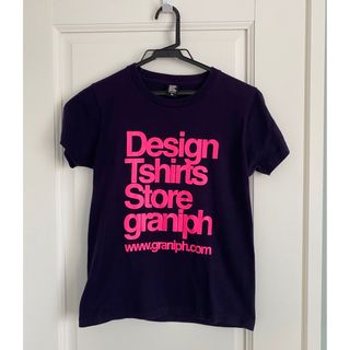 グラニフ(Design Tshirts Store graniph)のデザインティーシャツ　ストアグラニフ　紺色　ピンクロゴ　Tシャツ(Tシャツ(半袖/袖なし))