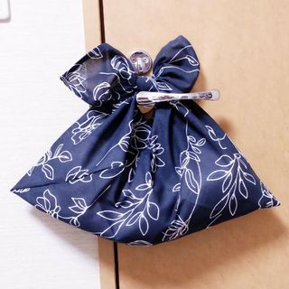 あずま袋〈線画花柄　紺〉エコバッグ、バッグインバッグ　ハンドメイド(バッグ)