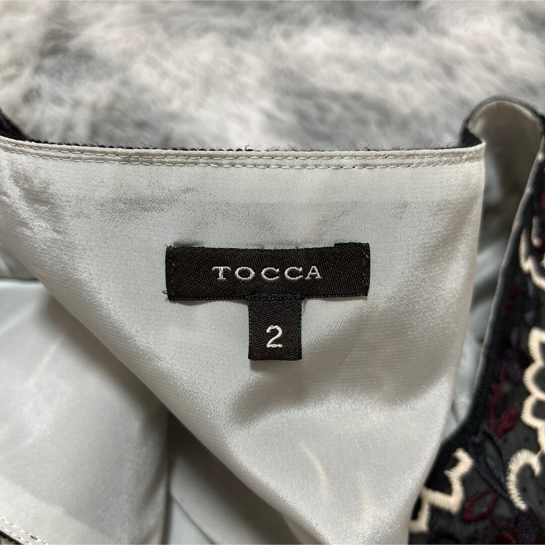 TOCCA(トッカ)の【美品】 トッカ TOCCA 花柄刺繍ノースリーブ　ワンピース ウエストリボン2 レディースのワンピース(ひざ丈ワンピース)の商品写真