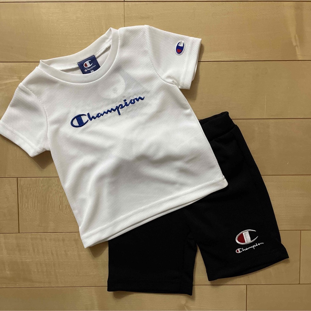 Champion(チャンピオン)のトイザらス　チャンピオン　半袖Tシャツ　半ズボン　80cm キッズ/ベビー/マタニティのベビー服(~85cm)(Ｔシャツ)の商品写真