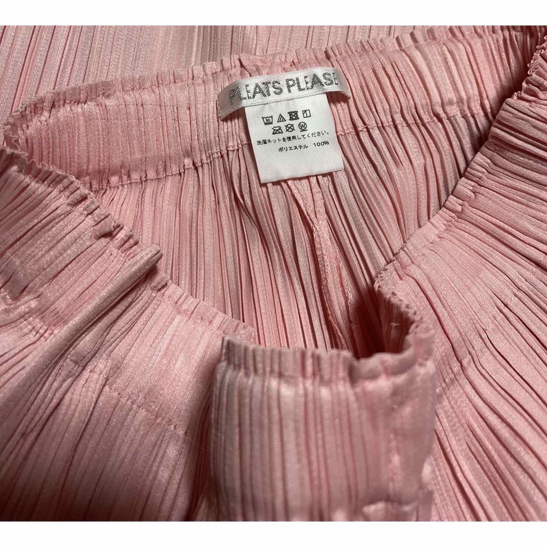 PLEATS PLEASE ISSEY MIYAKE(プリーツプリーズイッセイミヤケ)のプリーツプリーズマンスリーカラー　ピンクワイドパンツ レディースのパンツ(カジュアルパンツ)の商品写真