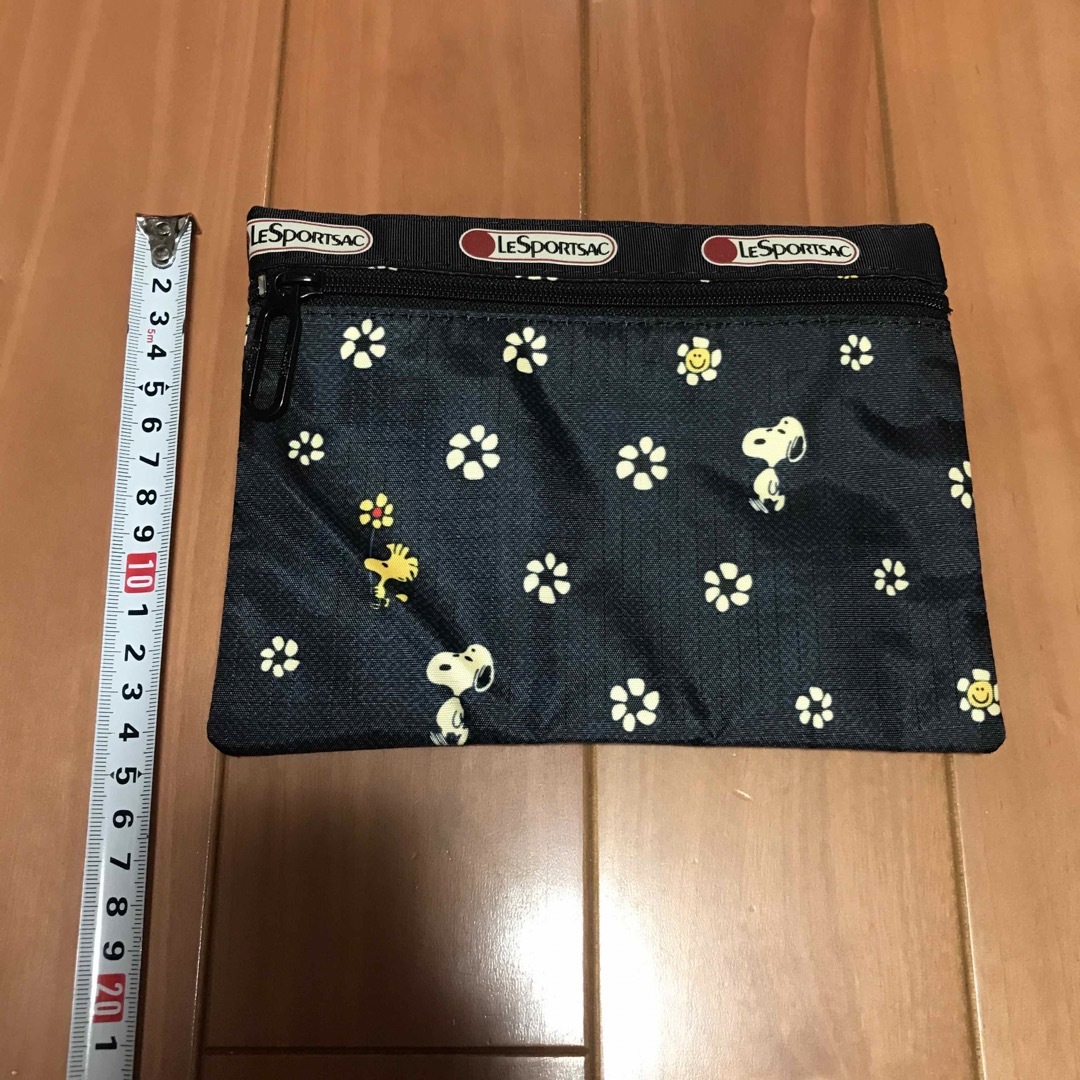 LeSportsac(レスポートサック)のレスポートサック　スヌーピー  ポーチ エンタメ/ホビーのおもちゃ/ぬいぐるみ(キャラクターグッズ)の商品写真