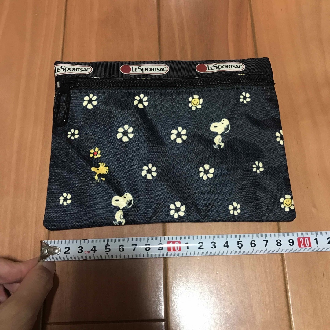 LeSportsac(レスポートサック)のレスポートサック　スヌーピー  ポーチ エンタメ/ホビーのおもちゃ/ぬいぐるみ(キャラクターグッズ)の商品写真