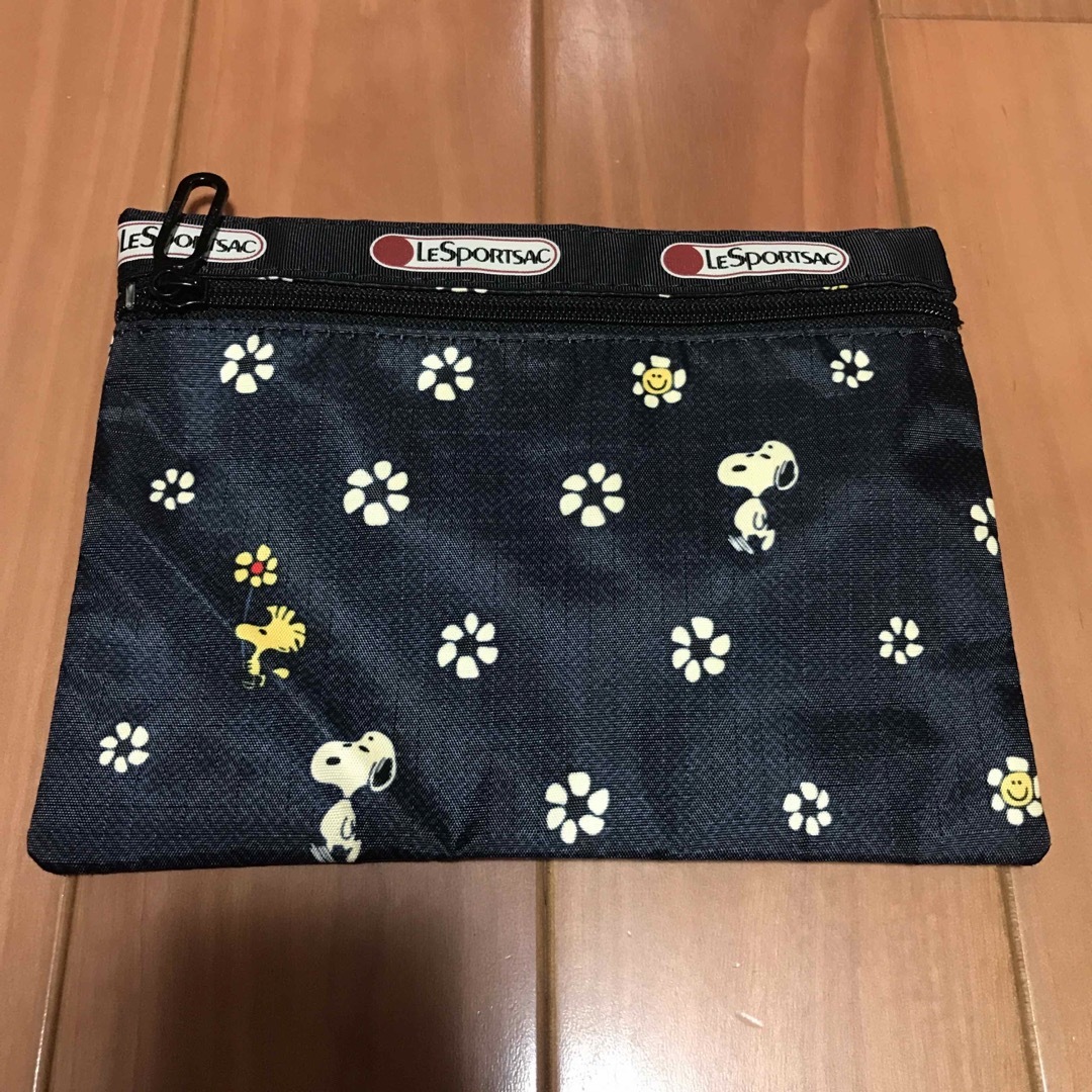 LeSportsac(レスポートサック)のレスポートサック　スヌーピー  ポーチ エンタメ/ホビーのおもちゃ/ぬいぐるみ(キャラクターグッズ)の商品写真