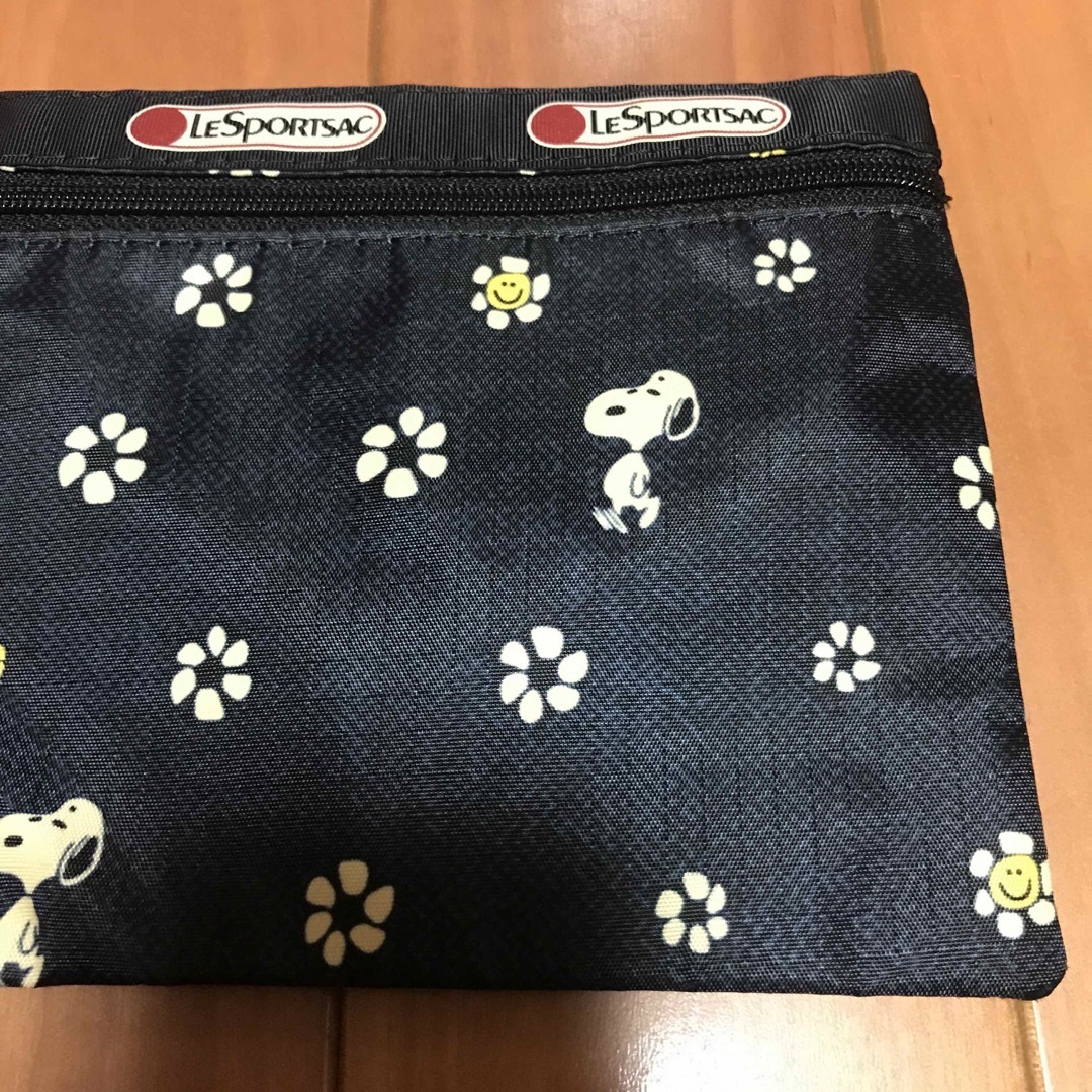 LeSportsac(レスポートサック)のレスポートサック　スヌーピー  ポーチ エンタメ/ホビーのおもちゃ/ぬいぐるみ(キャラクターグッズ)の商品写真