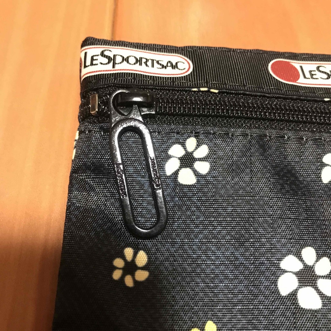 LeSportsac(レスポートサック)のレスポートサック　スヌーピー  ポーチ エンタメ/ホビーのおもちゃ/ぬいぐるみ(キャラクターグッズ)の商品写真