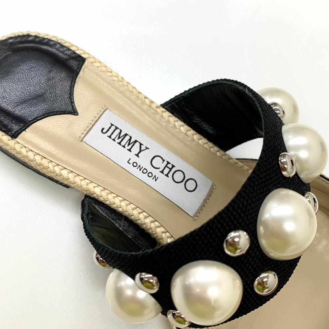 JIMMY CHOO(ジミーチュウ)の5108 ジミーチュウ ストロー パール フラットサンダル ベージュ レディースの靴/シューズ(サンダル)の商品写真