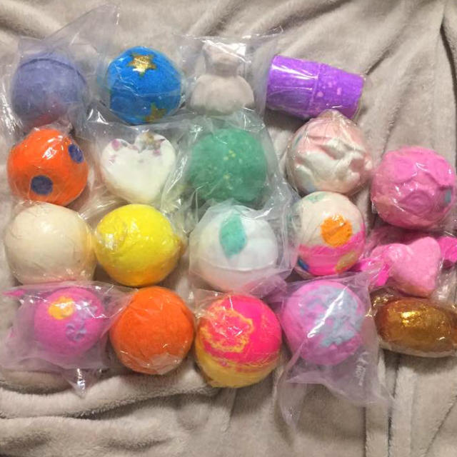 Lush Lush バスボムセットの通販 By Uk プロフ確認お願いします ラッシュならラクマ