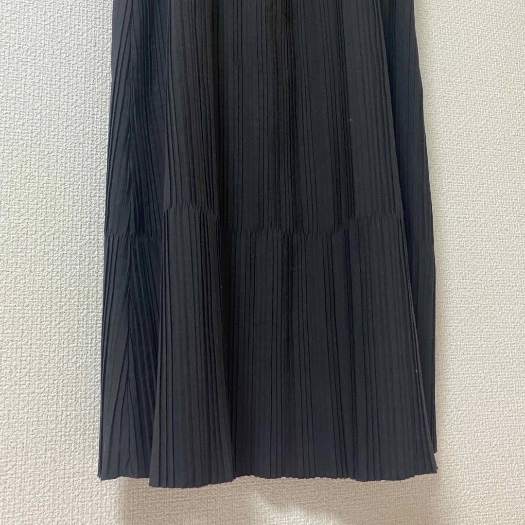 COS(コス)の✴︎専用✴︎ COS ♡ プリーツワンピース　ブラック レディースのワンピース(ロングワンピース/マキシワンピース)の商品写真