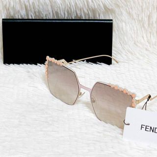 フェンディ(FENDI)の✨未使用✨FENDI フェンディ　サングラス スタッズ　ケース付き　FF0259(その他)