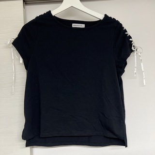 黒　トップス(Tシャツ(半袖/袖なし))