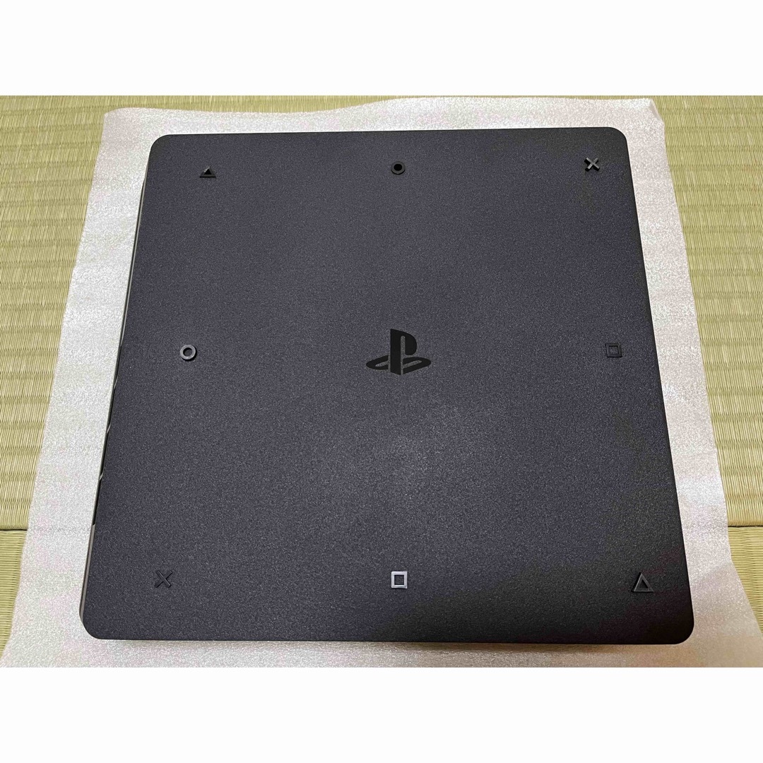 PlayStation4(プレイステーション4)のPS4本体CUH-2000A jet black 500GB  エンタメ/ホビーのゲームソフト/ゲーム機本体(家庭用ゲーム機本体)の商品写真