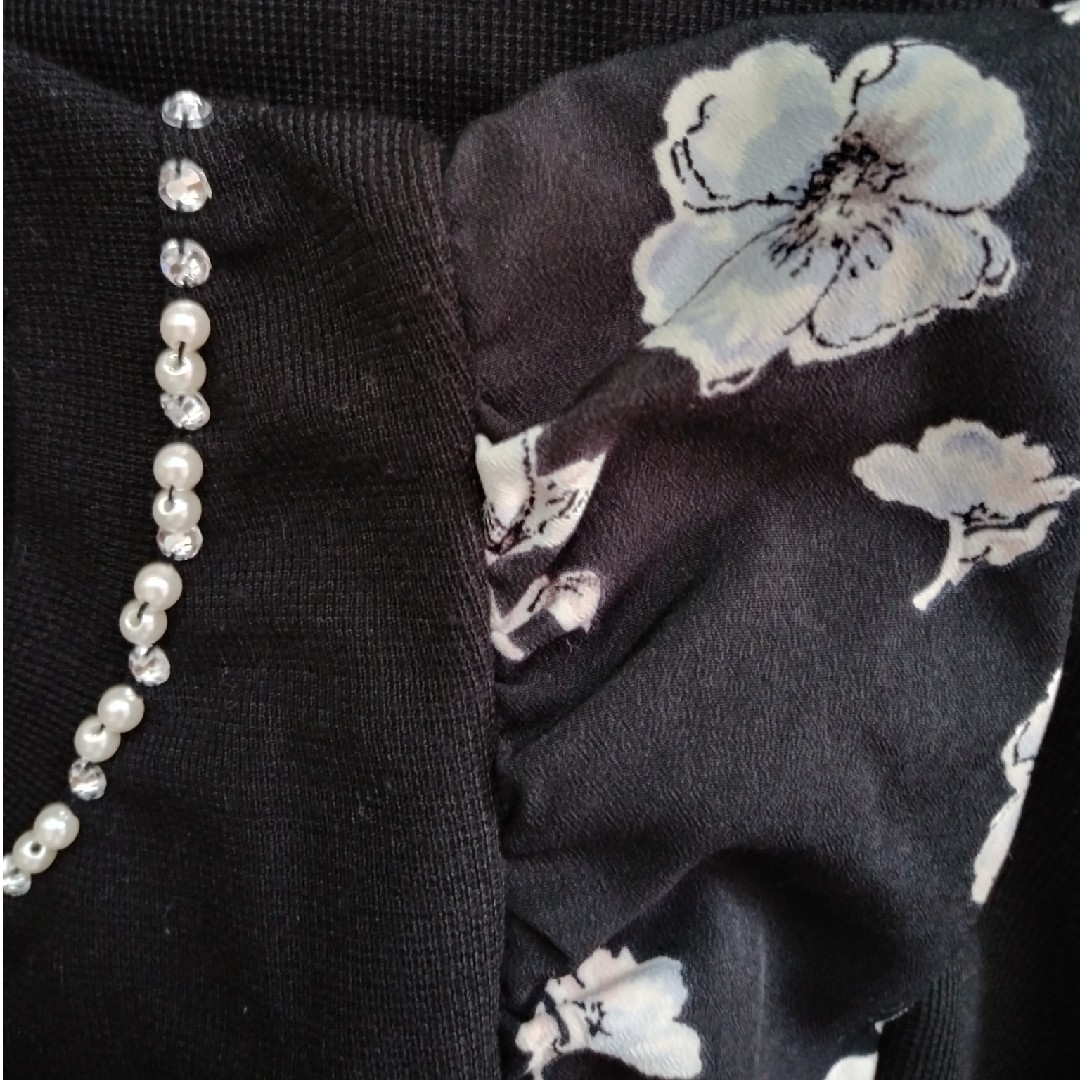 【美品】フリルノースリーブ　花柄　パール レディースのトップス(カットソー(半袖/袖なし))の商品写真