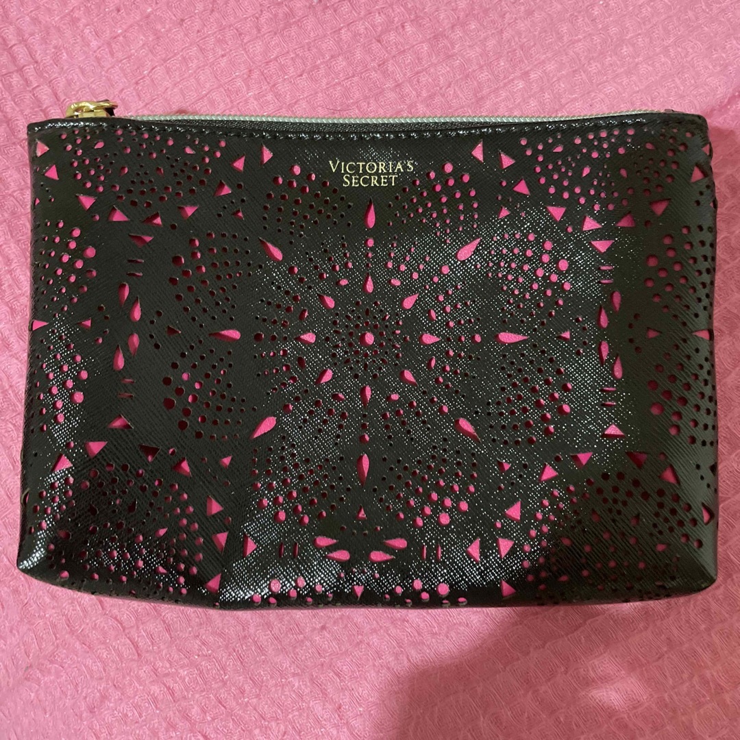 Victoria's Secret(ヴィクトリアズシークレット)のVictoriaSecret ポーチ♡新品未使用♡ レディースのファッション小物(ポーチ)の商品写真