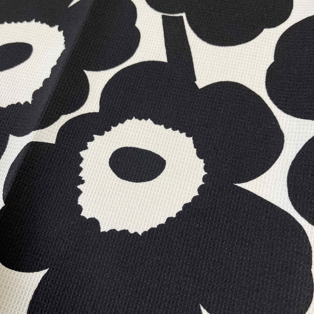 marimekko(マリメッコ)の251 .マリメッコ ワッフル生地 ピエニウニッコ　黒 ハンドメイドの素材/材料(生地/糸)の商品写真