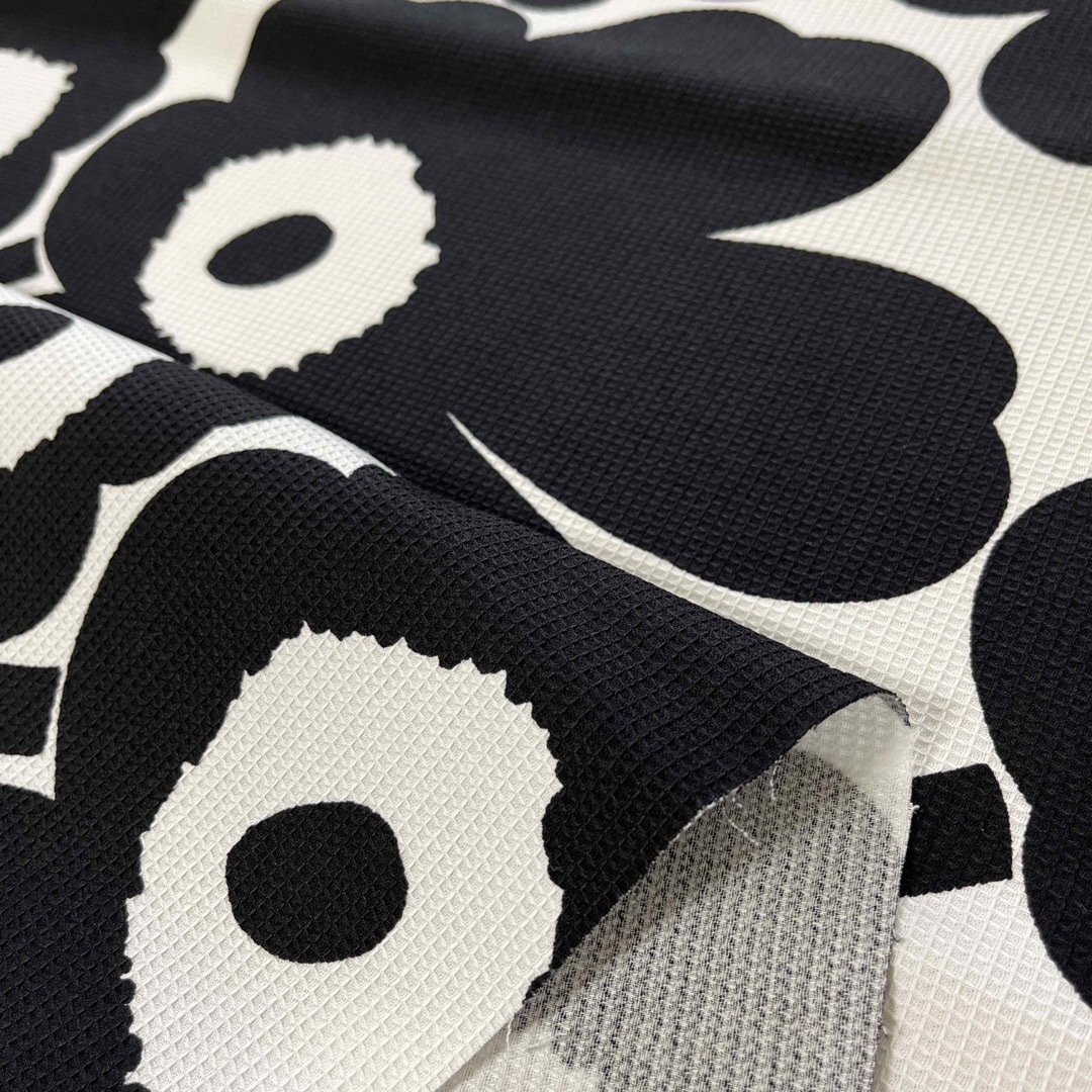 marimekko(マリメッコ)の251 .マリメッコ ワッフル生地 ピエニウニッコ　黒 ハンドメイドの素材/材料(生地/糸)の商品写真