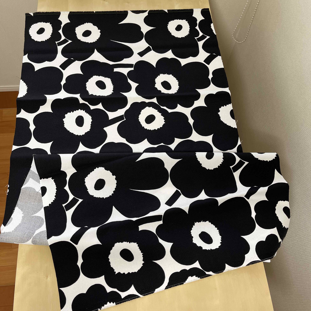 marimekko(マリメッコ)の251 .マリメッコ ワッフル生地 ピエニウニッコ　黒 ハンドメイドの素材/材料(生地/糸)の商品写真