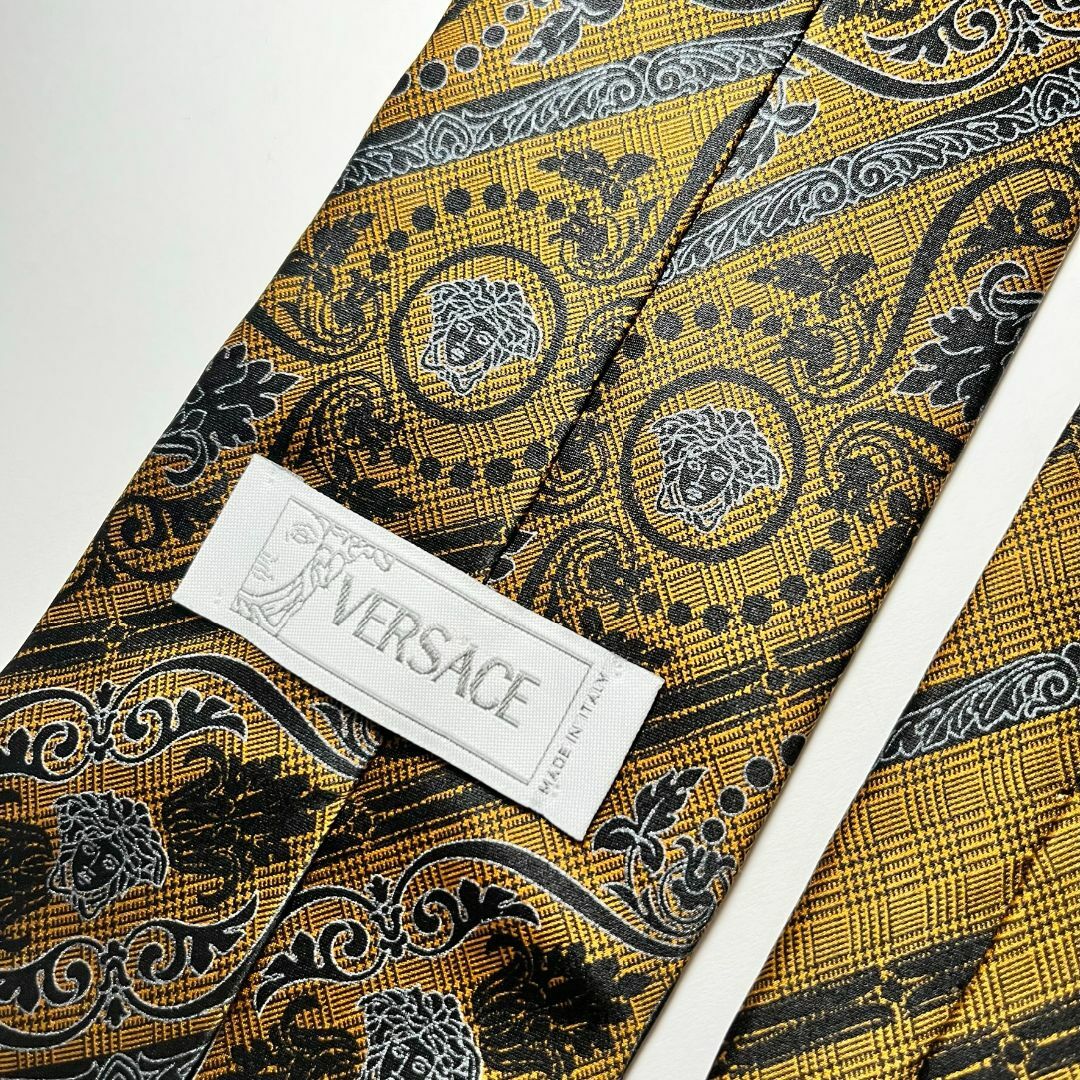 VERSACE(ヴェルサーチ)のヴェルサーチ VERSACE シルク ゴールド ボタニカル メデューサ ロゴ 黒 メンズのファッション小物(ネクタイ)の商品写真