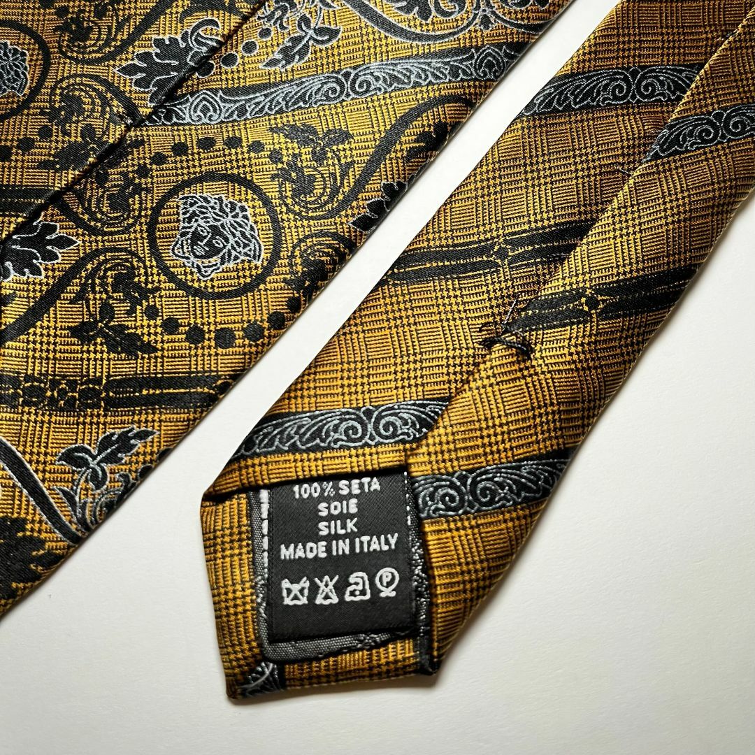 VERSACE(ヴェルサーチ)のヴェルサーチ VERSACE シルク ゴールド ボタニカル メデューサ ロゴ 黒 メンズのファッション小物(ネクタイ)の商品写真