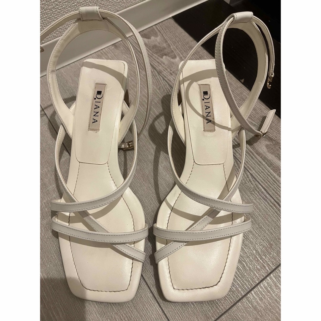DIANA(ダイアナ)のダイアナ サンダル ホワイト レディースの靴/シューズ(サンダル)の商品写真