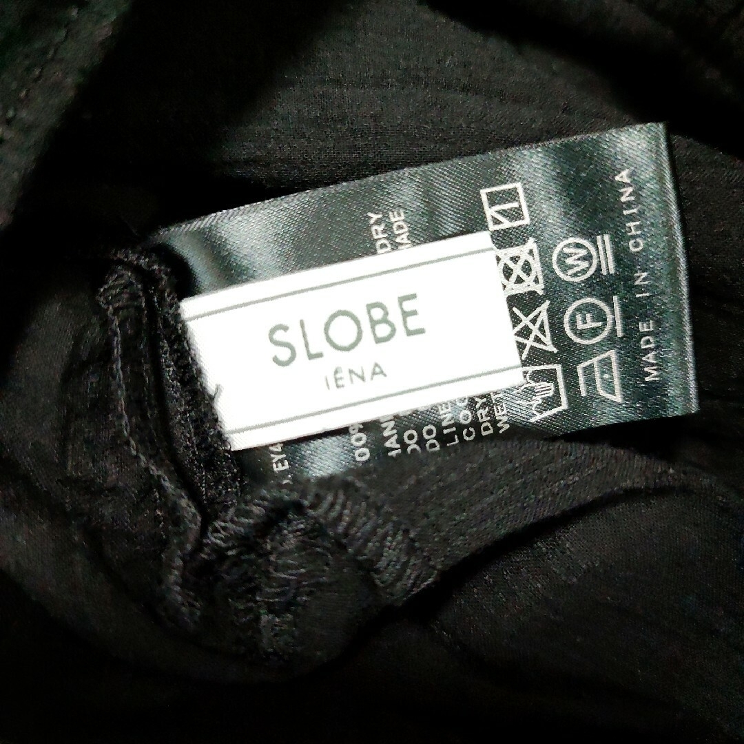 SLOBE IENA(スローブイエナ)のスローブイエナ  フレンチスリーブピンタックブラウス  黒 レディースのトップス(シャツ/ブラウス(半袖/袖なし))の商品写真