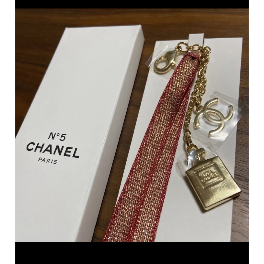 CHANEL(シャネル)のCHANEL  シャネル　チャーム　ノベルティ　新品未使用 レディースのファッション小物(キーホルダー)の商品写真